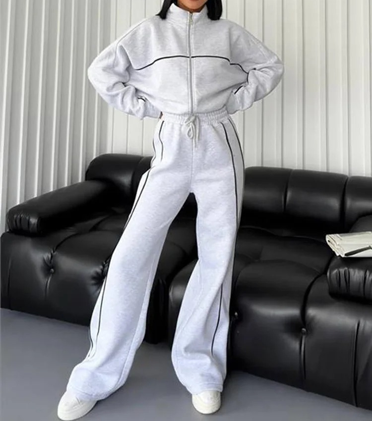 Mens Fashion Winter 2025 - De gestreepte T-capuchon-jumpsuit voor dames uit